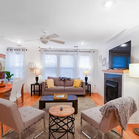 Modern 2-Bed, 2-Bath, Steps To Northeastern Apartment